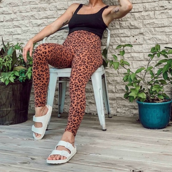 WILD FABLE Women’s High Waisted Classic Leggings in Leopard Print. - Picture 6 of 6
